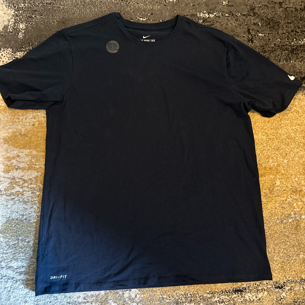 Navy blue Nike dri-fit shirt. Men’s xl. NWT.